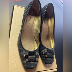 Anne Klein Black Flats with Polished Finish and Decorative Bow